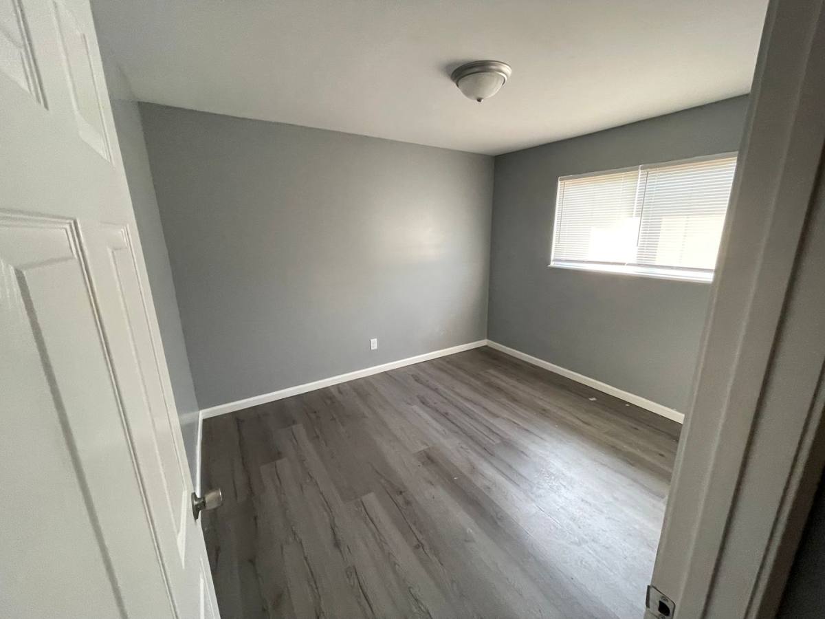 Apartment for rent at 807-809 W Courtois St, Saint Louis, MO 63111