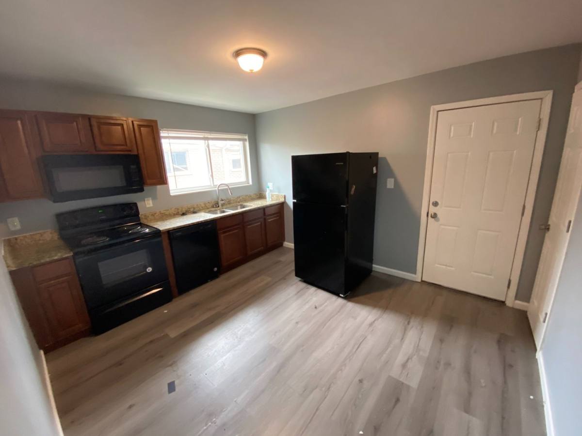 Apartment for rent at 807-809 W Courtois St, Saint Louis, MO 63111