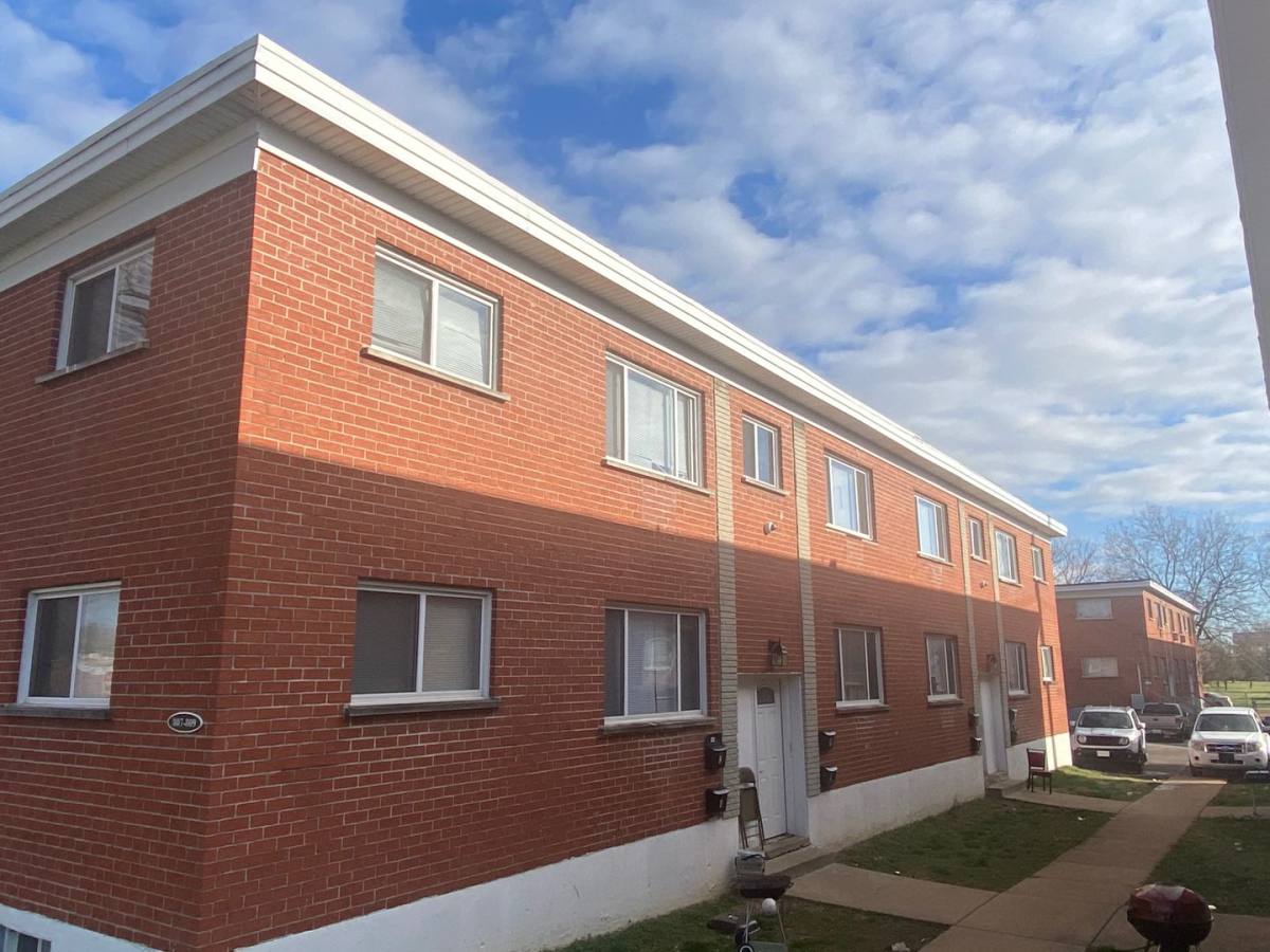 Apartment for rent at 807-809 W Courtois St, Saint Louis, MO 63111