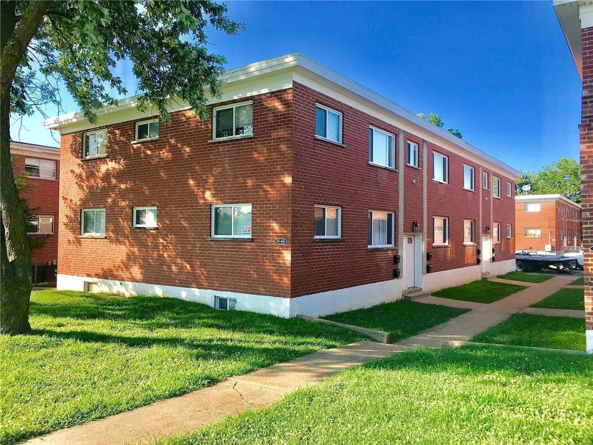 Apartment for rent at 807-809 W Courtois St, Saint Louis, MO 63111