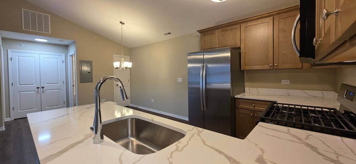 Apartment for rent at 370 Timber Pointe Dr, Joliet, IL 60431
