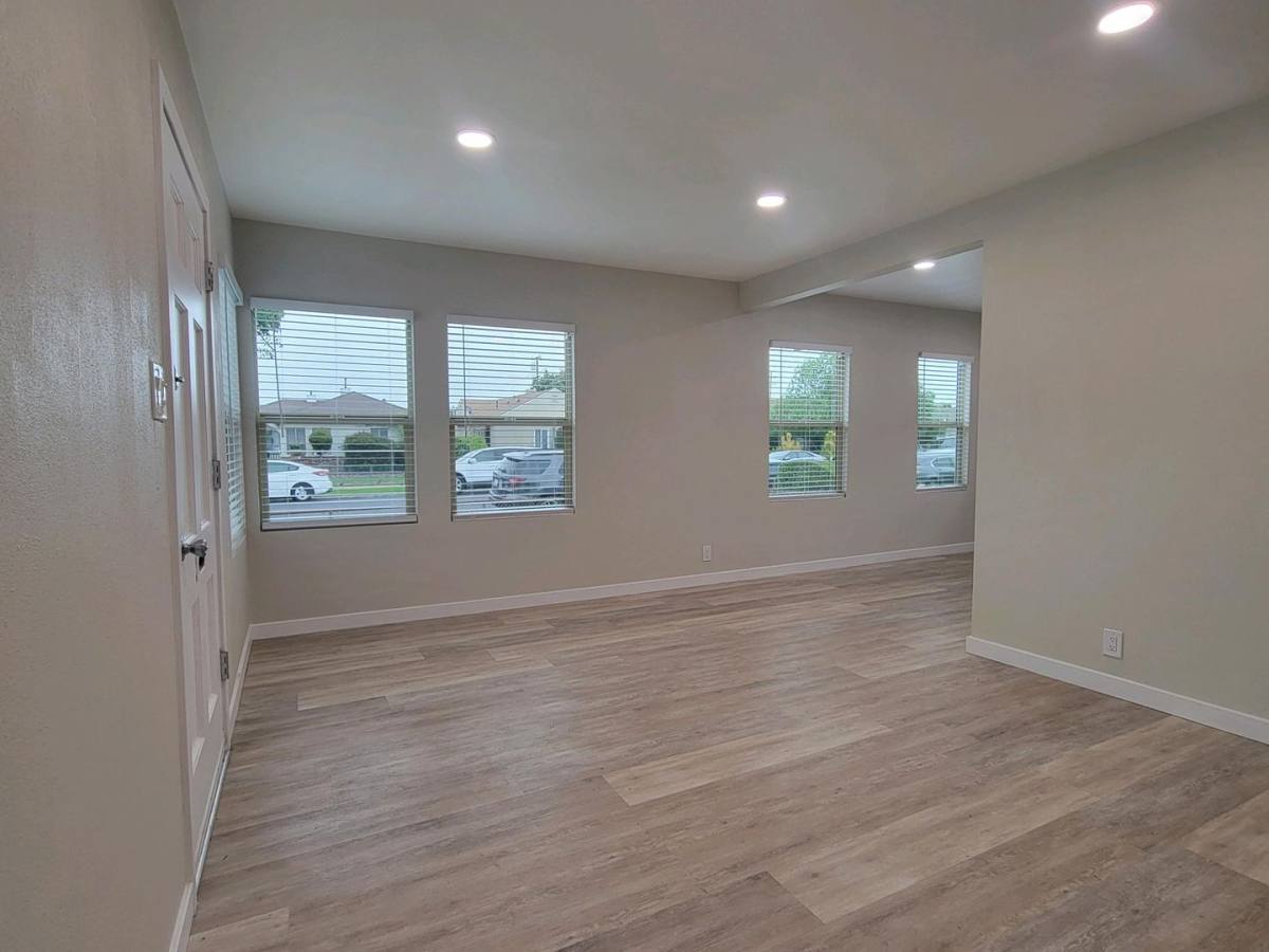 Apartment for rent at 2221-2223 Grand Ave, Long Beach, CA 90815