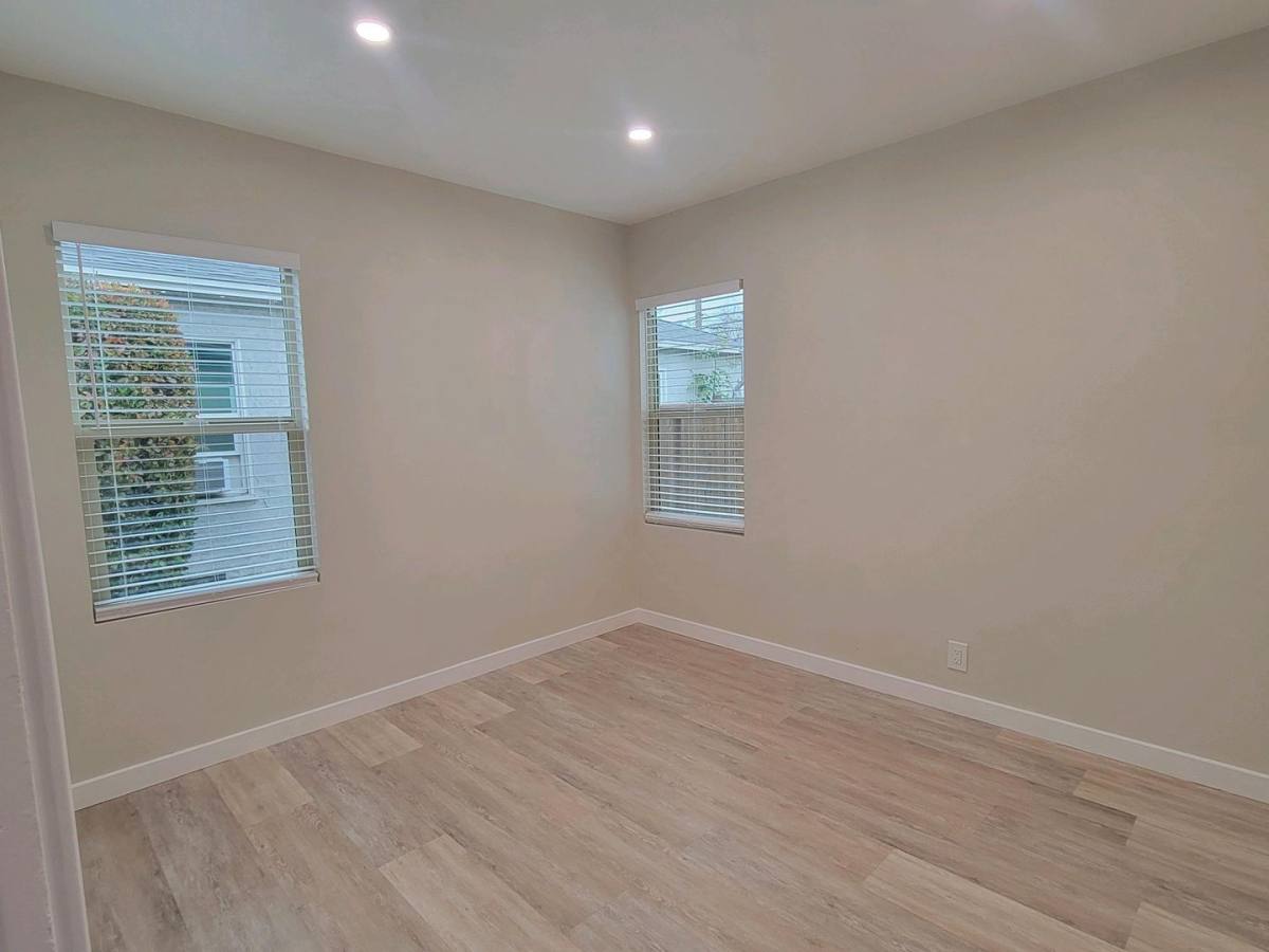 Apartment for rent at 2221-2223 Grand Ave, Long Beach, CA 90815