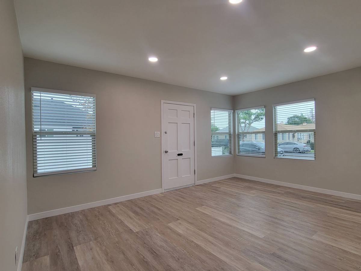 Apartment for rent at 2221-2223 Grand Ave, Long Beach, CA 90815