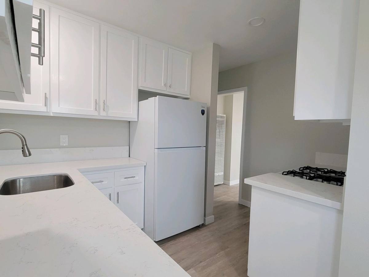 Apartment for rent at 2221-2223 Grand Ave, Long Beach, CA 90815