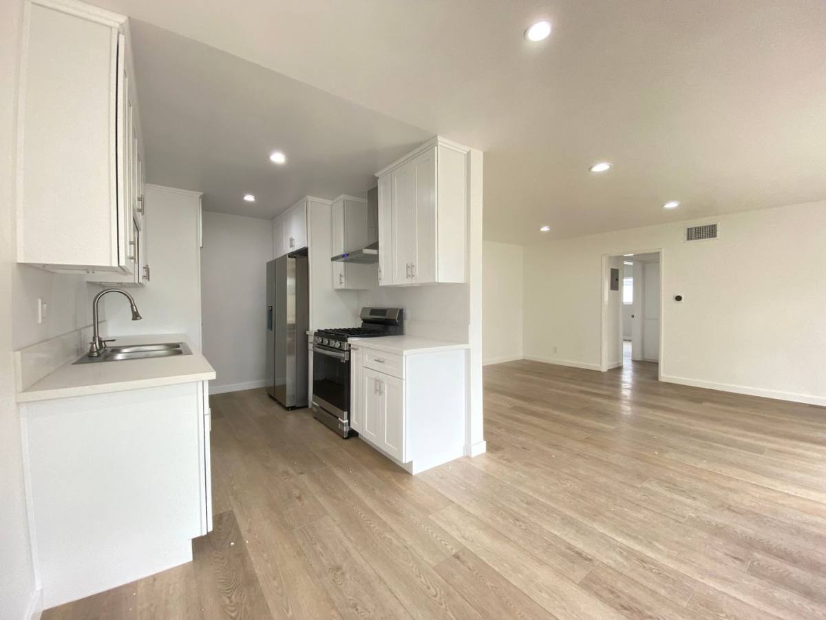 Apartment for rent at 1489 S Canfield Ave, Los Angeles, CA 90035