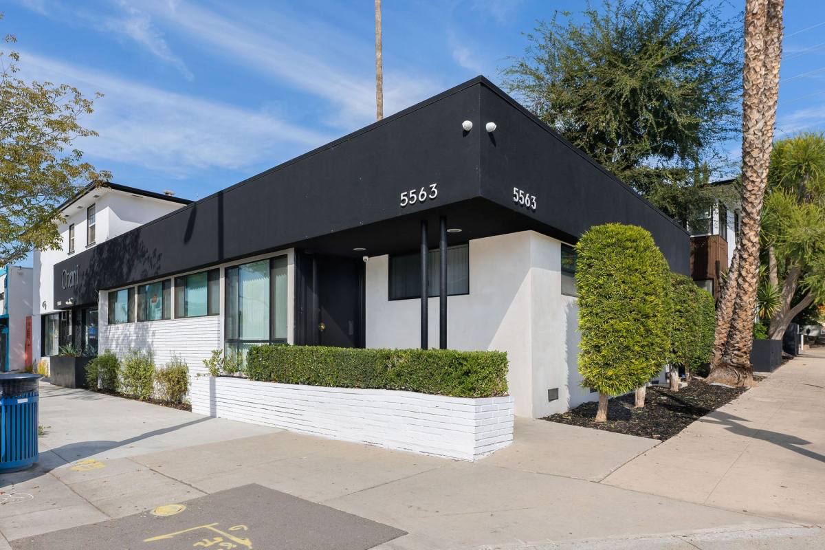 Apartment for rent at 5563-5565-5567 W Pico Blvd, Los Angeles, CA 90019