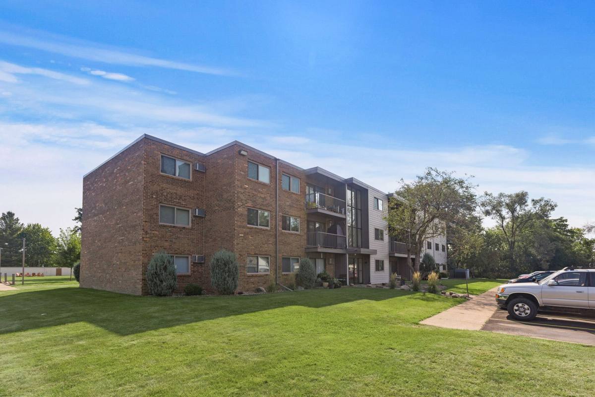 Apartment for rent at 6048 Upper 51st St N, Saint Paul, MN 55128