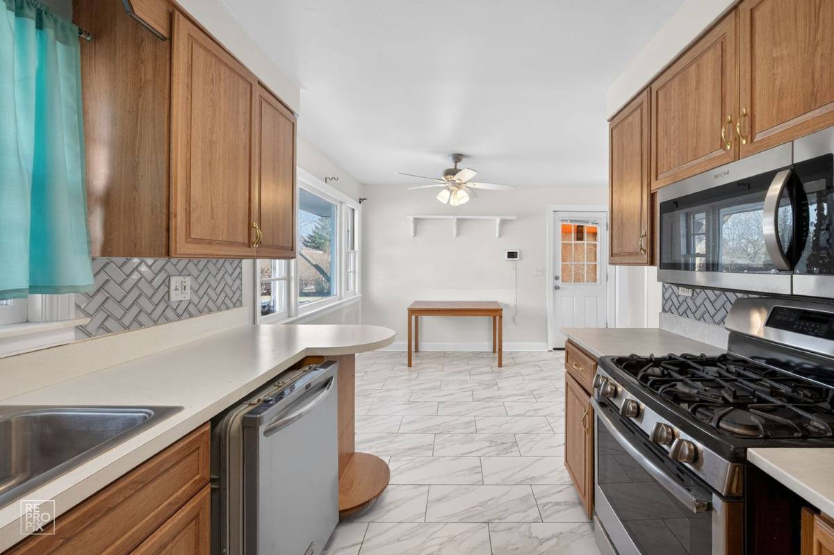 House for rent at 304 W Golf Rd, Mount Prospect, IL 60056