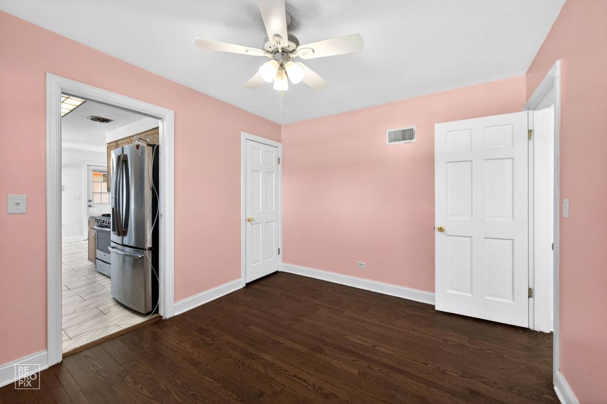 House for rent at 304 W Golf Rd, Mount Prospect, IL 60056