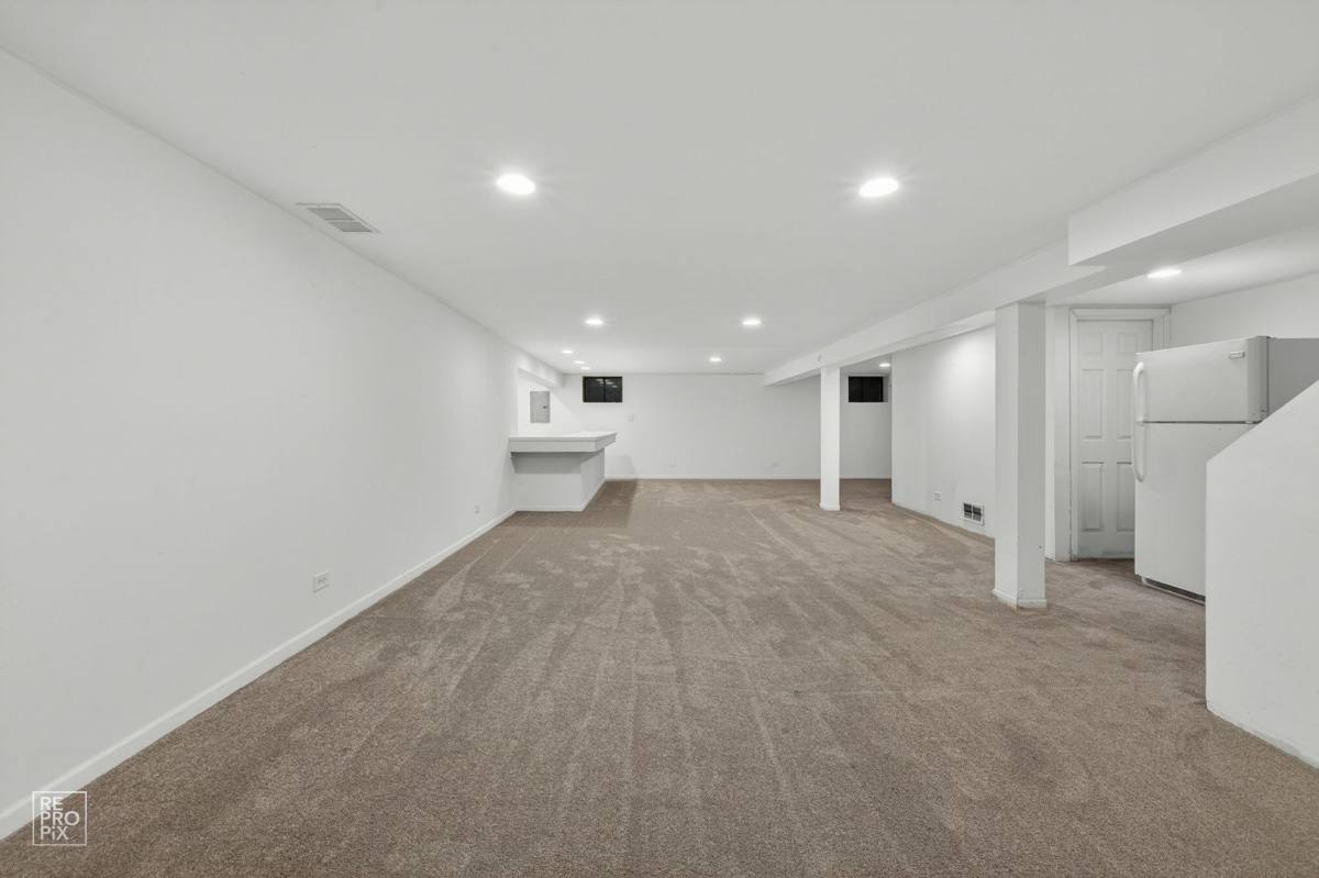 House for rent at 304 W Golf Rd, Mount Prospect, IL 60056