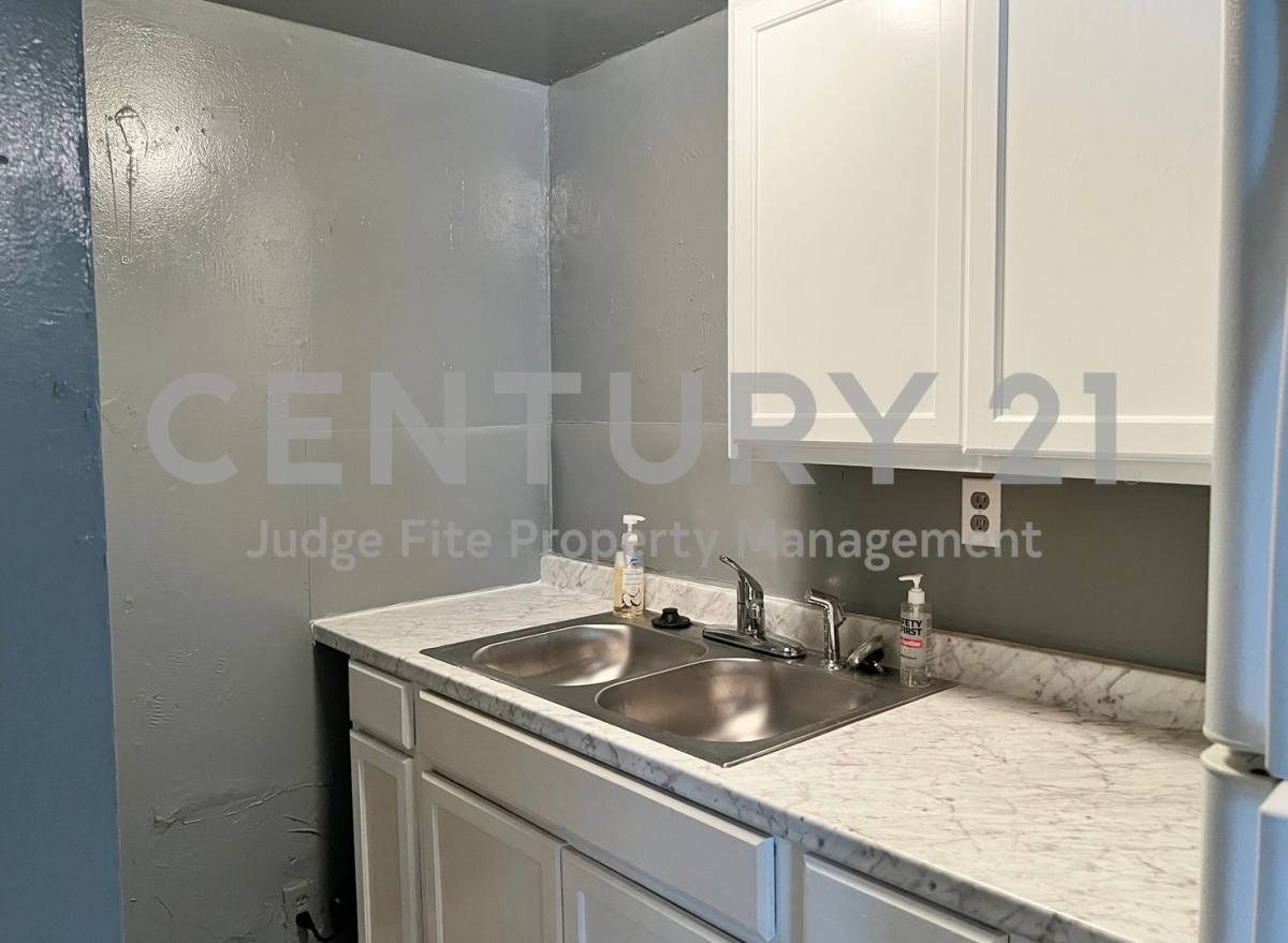 House for rent at 305 S Preston St, Ennis, TX 75119