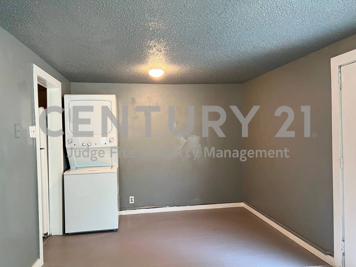 House for rent at 305 S Preston St, Ennis, TX 75119