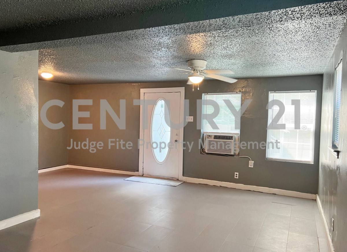 House for rent at 305 S Preston St, Ennis, TX 75119