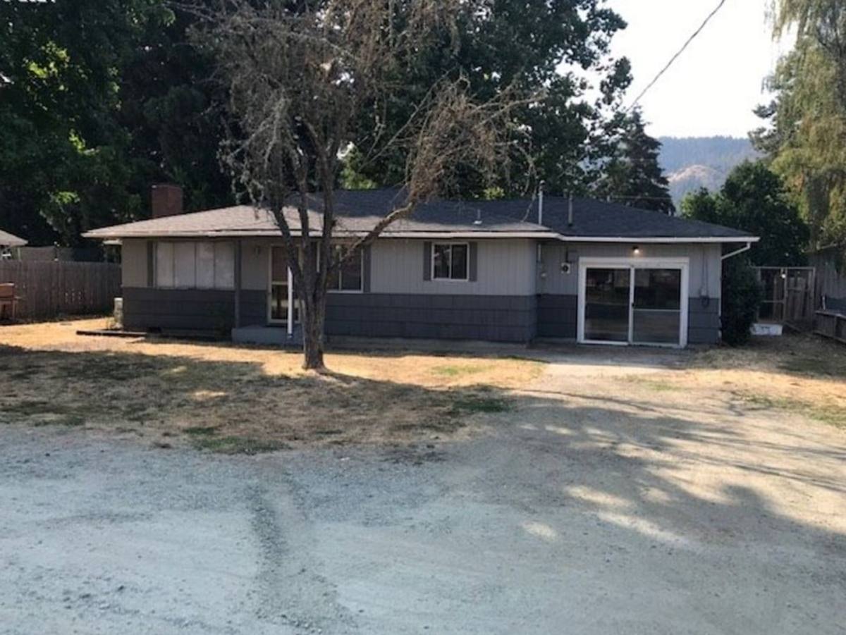 House for rent at 613 Irving Dr, Myrtle Creek, OR 97457