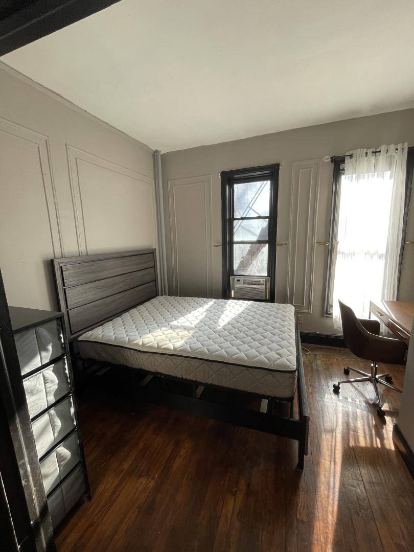 Apartment for rent at 518 E 83rd St #3B, New York, NY 10028