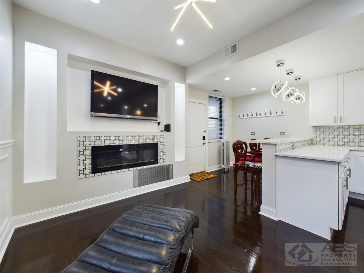Apartment for rent at 5005 S Prairie Ave #5005C, Chicago, IL 60615