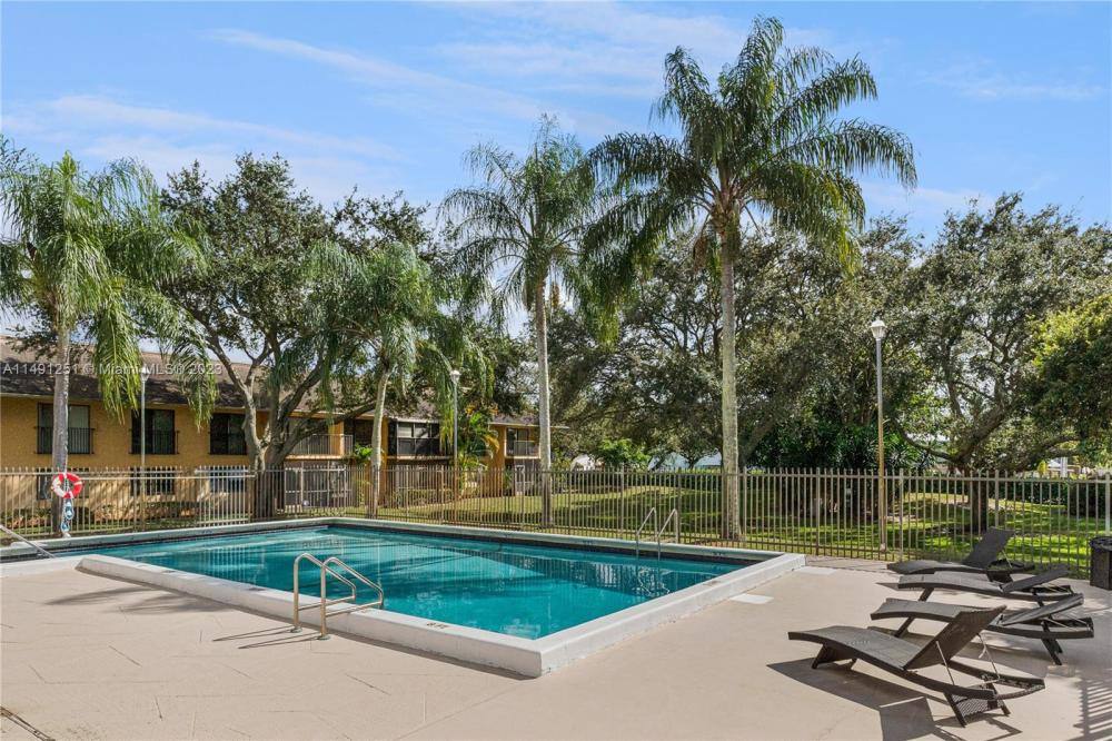 Apartment for rent at 5841 Washington St, Hollywood, FL 33023