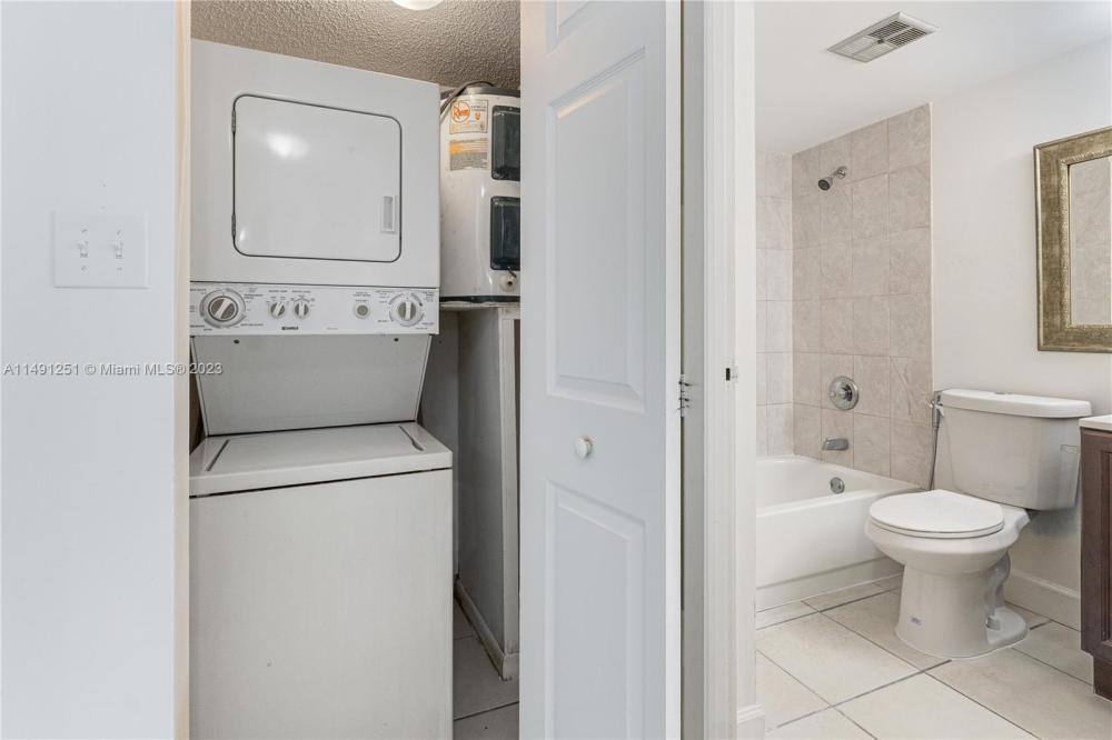 Apartment for rent at 5841 Washington St, Hollywood, FL 33023