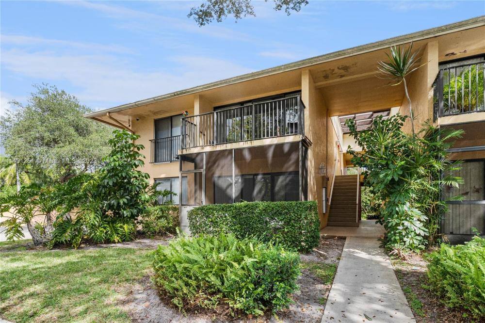 Apartment for rent at 5841 Washington St, Hollywood, FL 33023