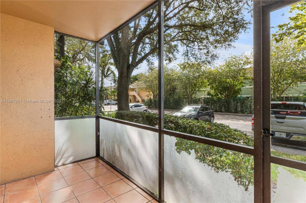 Apartment for rent at 5841 Washington St, Hollywood, FL 33023