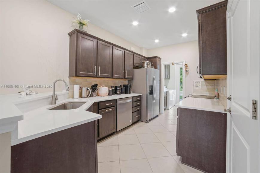 Townhouse for rent at 4154 Greenway Dr, Hollywood, FL 33021