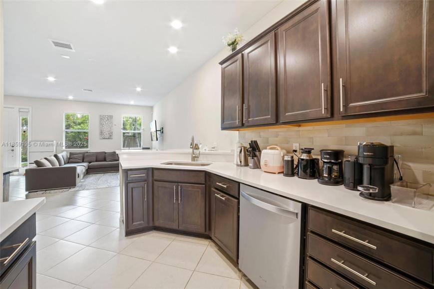 Townhouse for rent at 4154 Greenway Dr, Hollywood, FL 33021