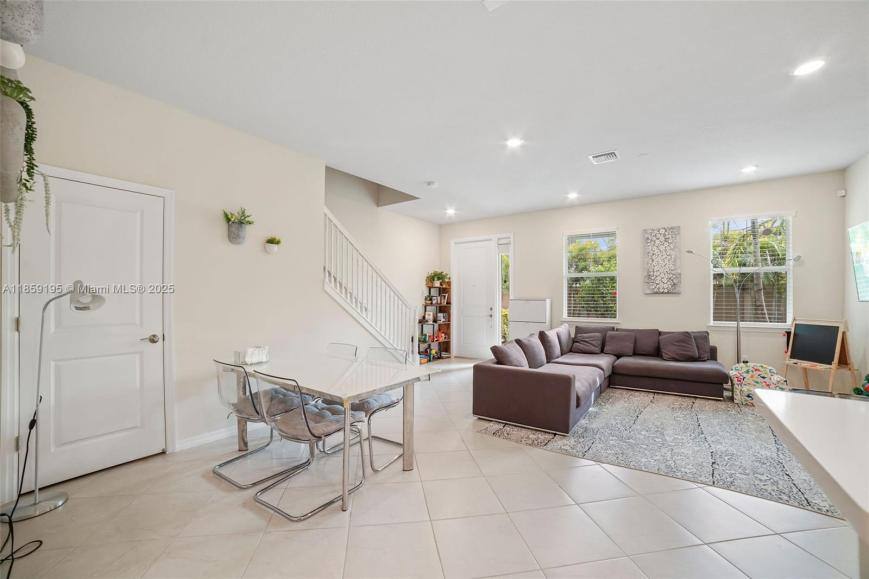 Townhouse for rent at 4154 Greenway Dr, Hollywood, FL 33021