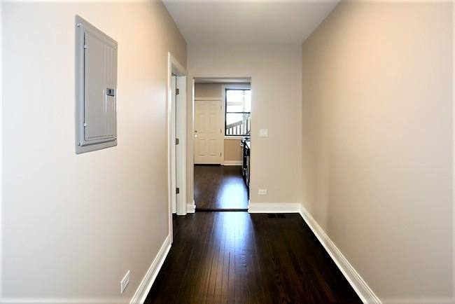 Apartment for rent at 4447 N Rockwell #1, Chicago, IL 60625