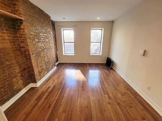 Apartment for rent at 272 W 117th St #1C, New York, NY 10026