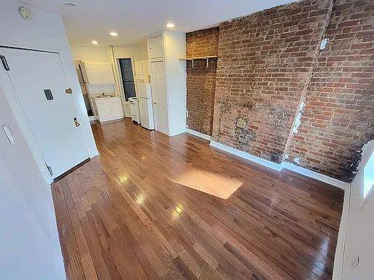 Apartment for rent at 272 W 117th St #1C, New York, NY 10026