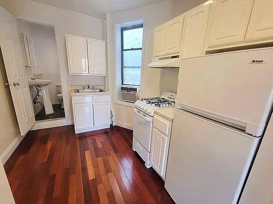 Apartment for rent at 272 W 117th St #1C, New York, NY 10026