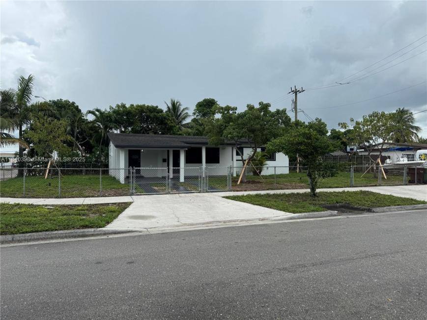 House for rent at 950 E 2nd St, Hialeah, FL 33010