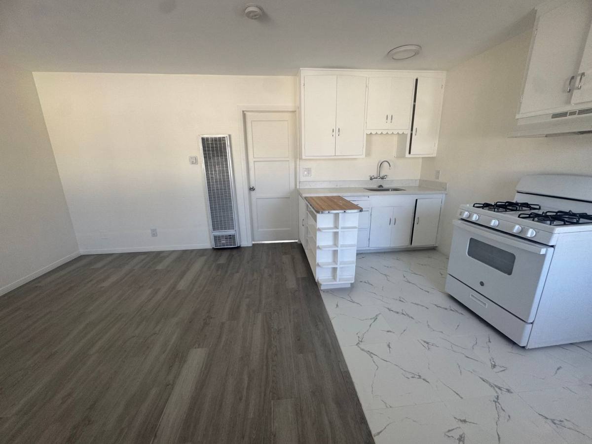 Apartment for rent at 434 - 442 E Lincoln St, Carson, CA 90745