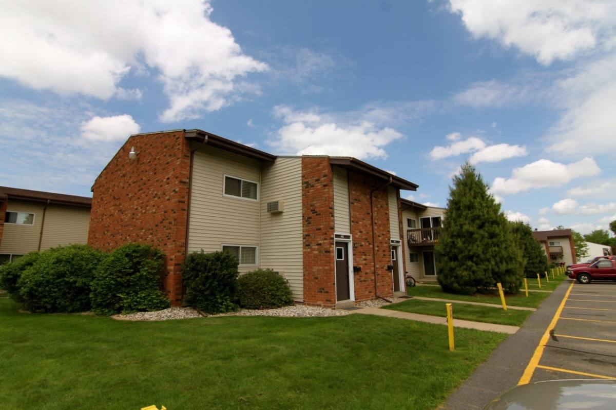 701 795 W, Marshfield, WI 54449 - Apartment For Rent - Image 2