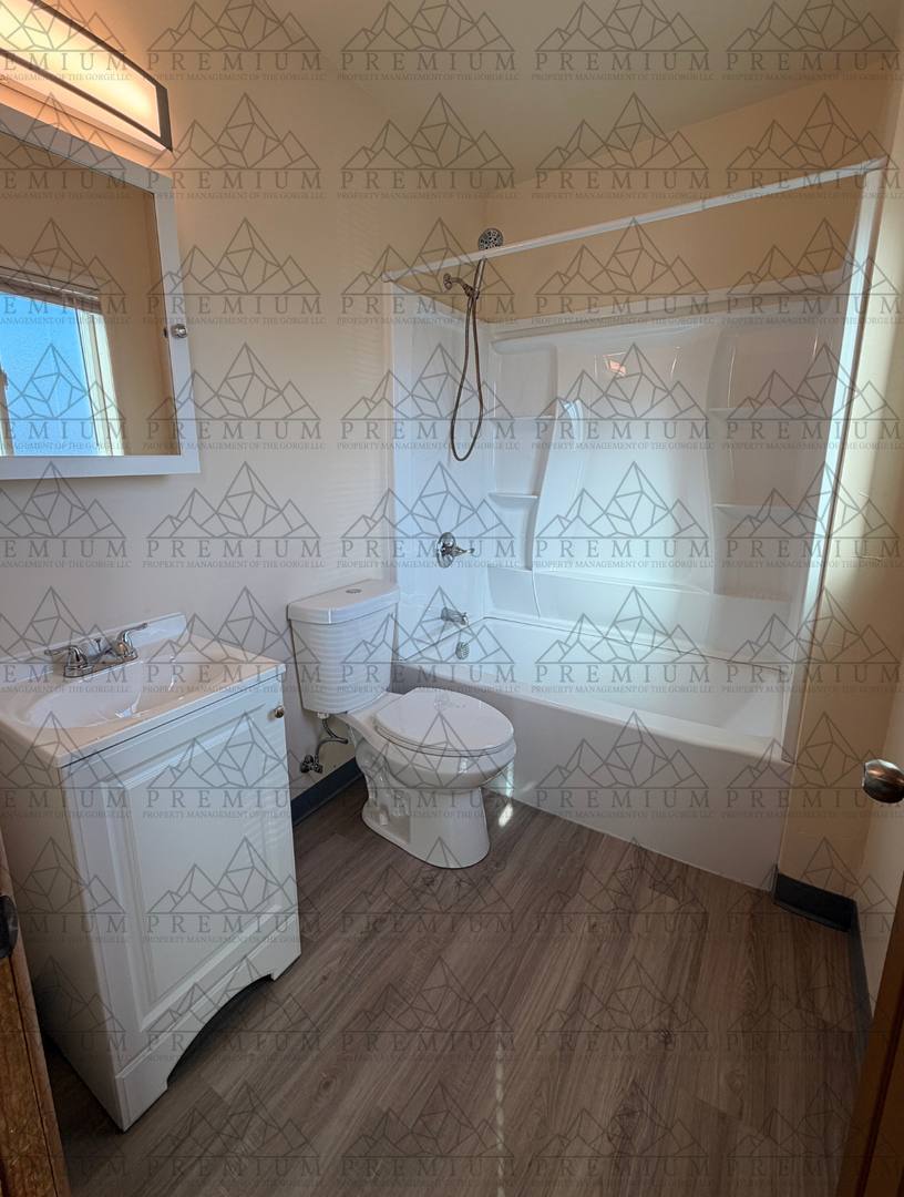 Apartment for rent at 1700 E 9th St, The Dalles, OR 97058