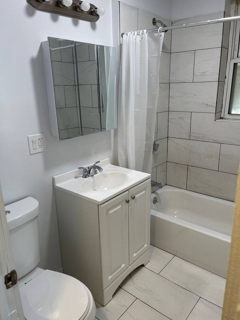 Apartment for rent at 2801 N Central Park, Chicago, IL 60618