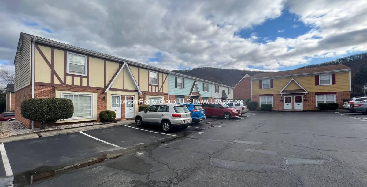 Apartment for rent at 2406 Richelieu Ave SW, Roanoke, VA 24014