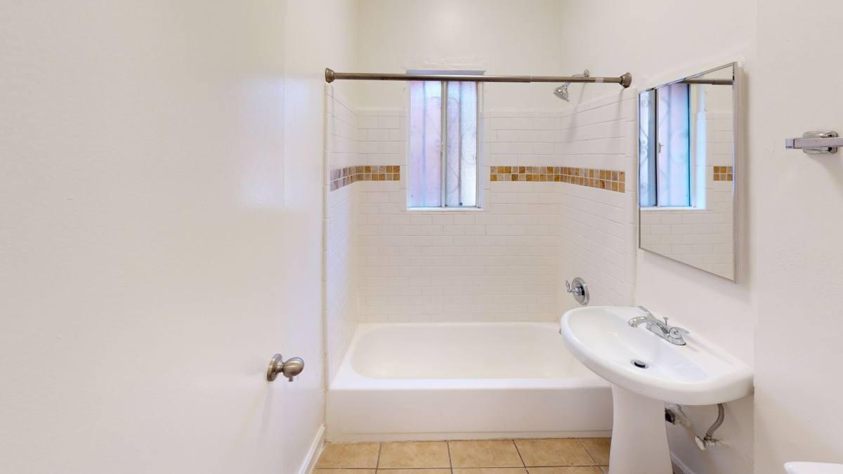 Apartment for rent at 326 S Normandie Ave, Los Angeles, CA 90020