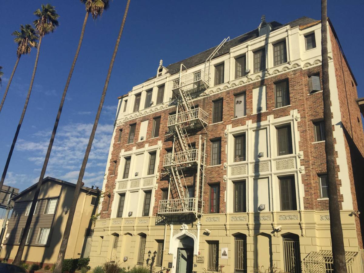 Apartment for rent at 326 S Normandie Ave, Los Angeles, CA 90020