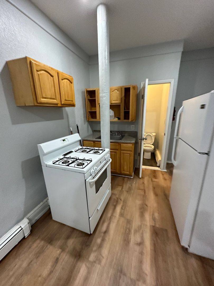 Apartment for rent at 1409 New York Ave, Union City, NJ 07087