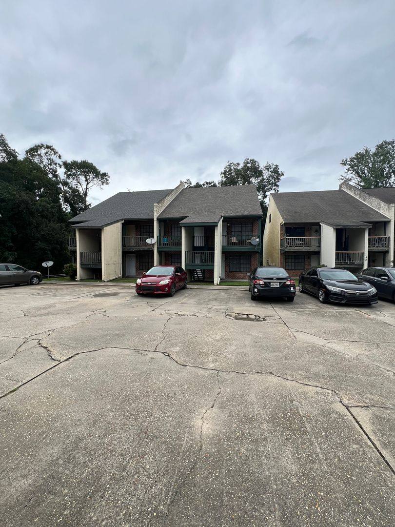 Apartment for rent at 134 N Meyers Dr, Lafayette, LA 70508
