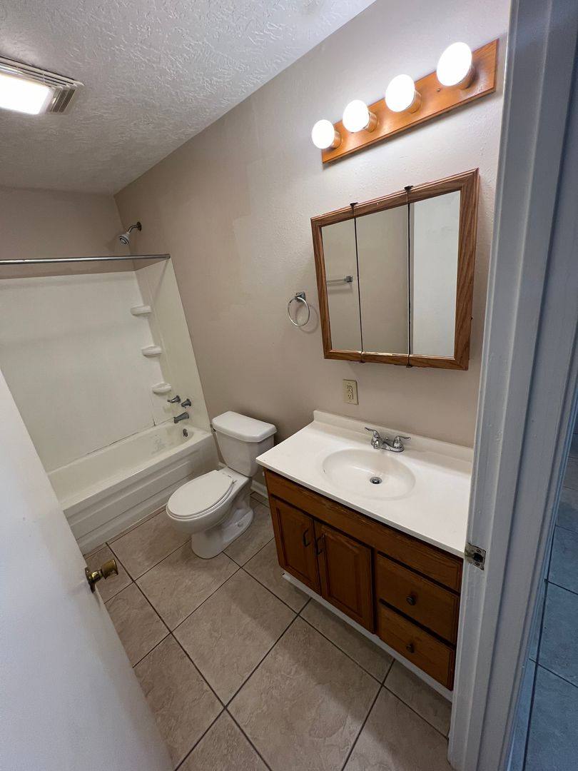 Apartment for rent at 134 N Meyers Dr, Lafayette, LA 70508