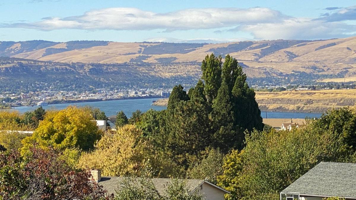 House for rent at 610 Summit Ridge Dr, The Dalles, OR 97058