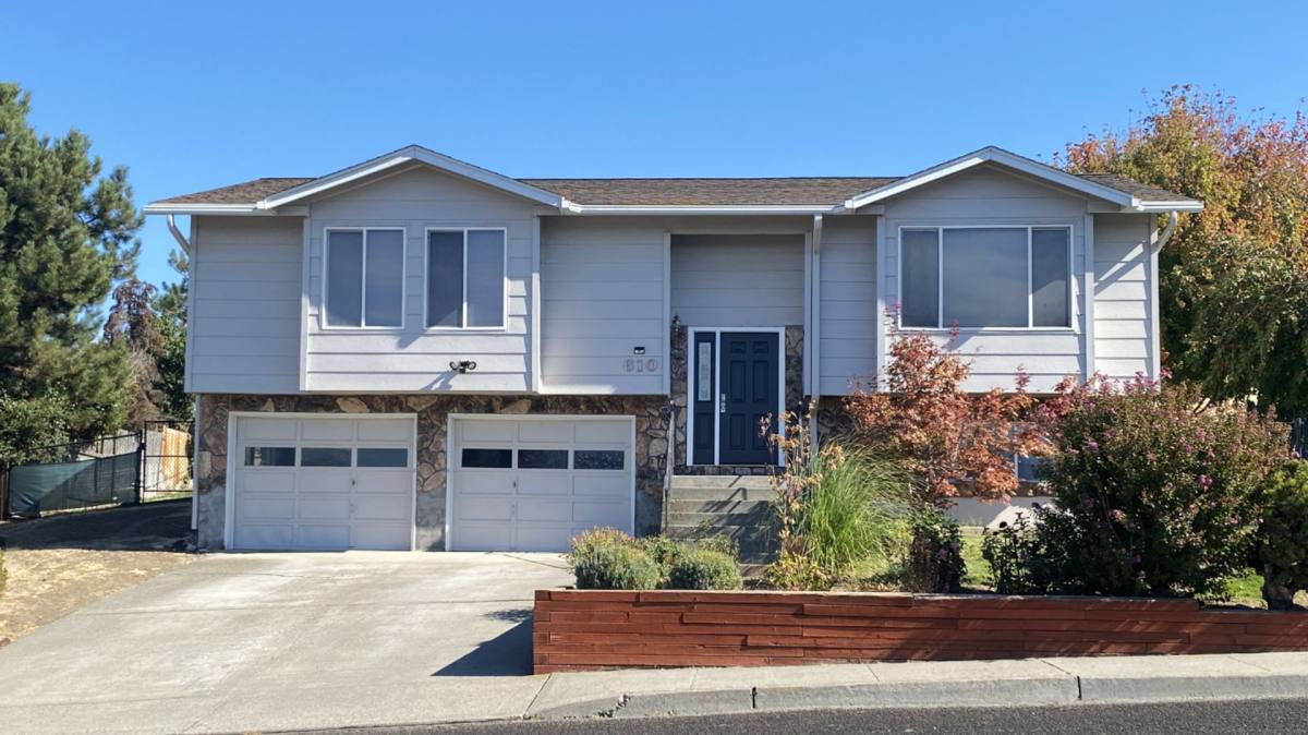 House for rent at 610 Summit Ridge Dr, The Dalles, OR 97058