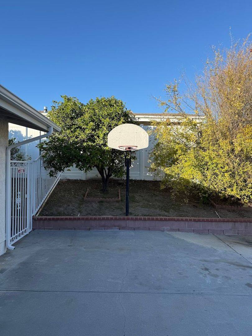 House for rent at 11725 Monogram Ave, Granada Hills, CA 91344
