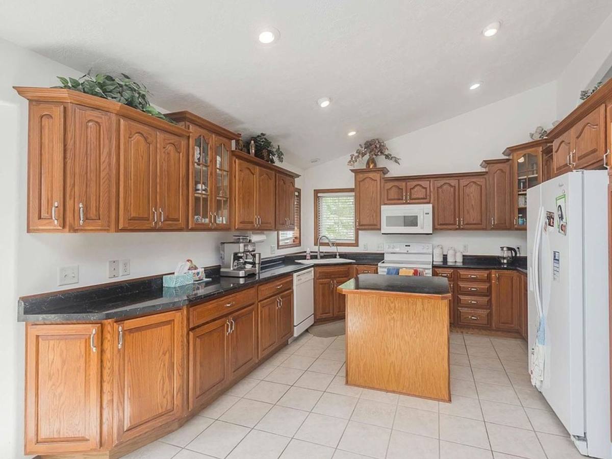 Apartment for rent at 809 S Outlook Dr, Sioux Falls, SD 57106