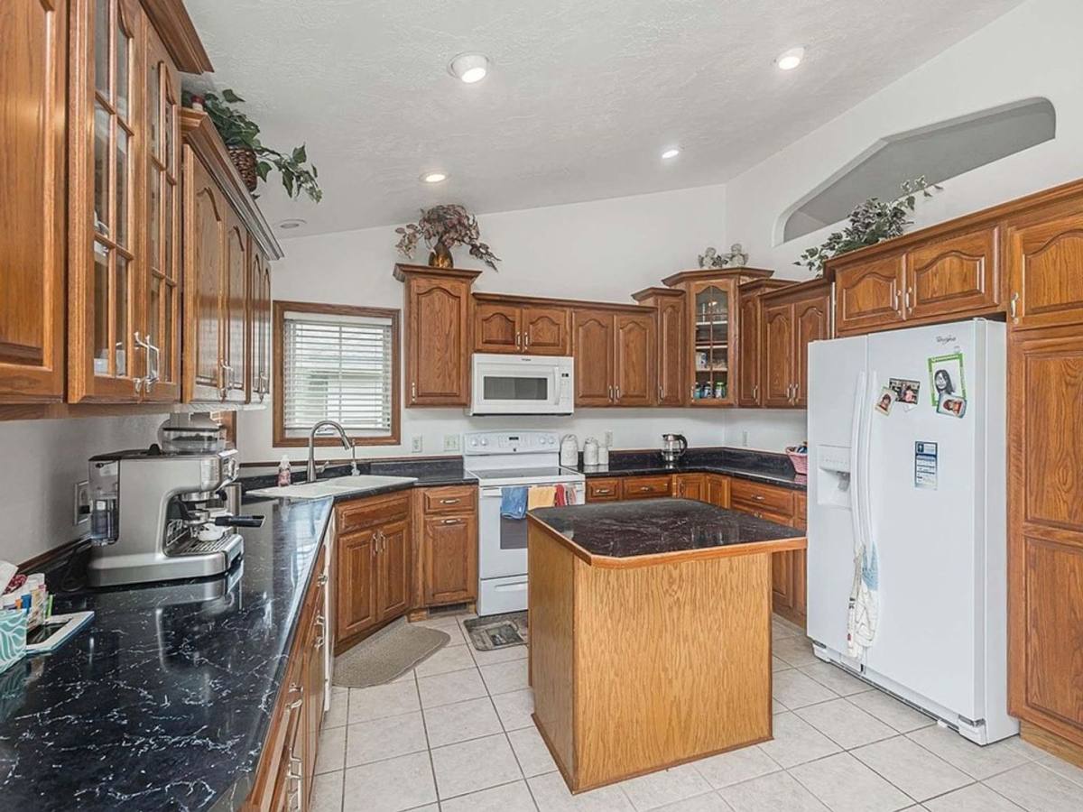 Apartment for rent at 809 S Outlook Dr, Sioux Falls, SD 57106