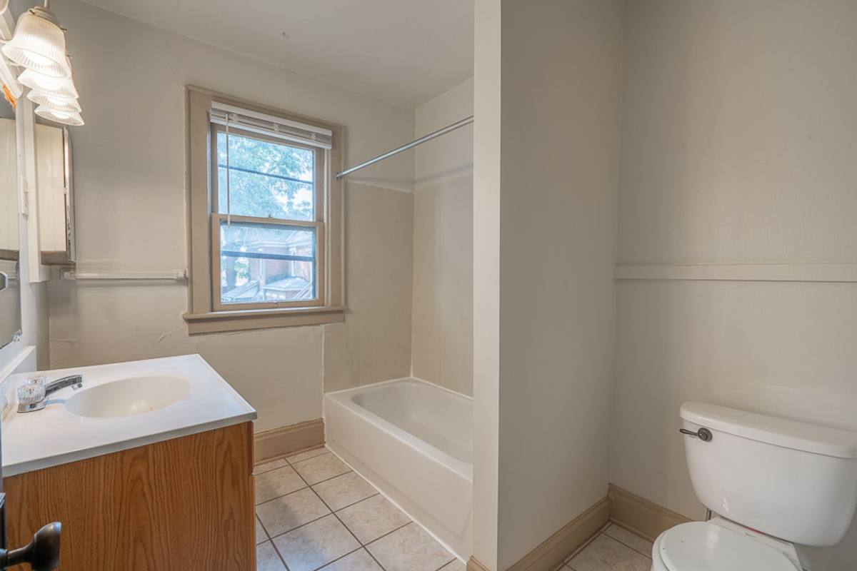 Apartment for rent at 435 Alden Ave, Columbus, OH 43201