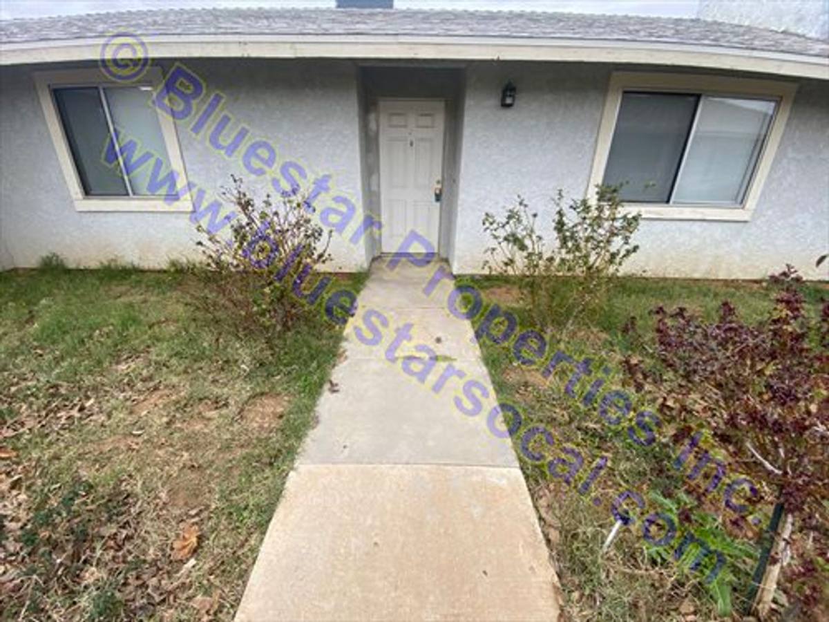 Apartment for rent at 15575 Broken Bow, Apple Valley, CA 92307